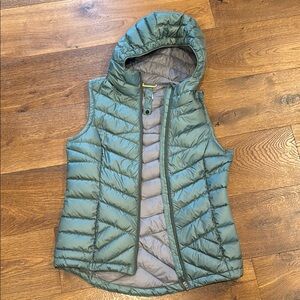 Lole Green Quilted Puffer Vest with Hood